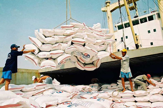 Việt Nam tạm dừng thông quan xuất khẩu gạo từ ngày 24/3