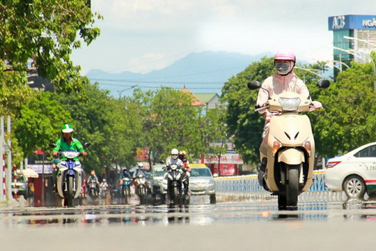 Bắc Bộ đề phòng mưa dông nhiều ngày tới, Nam Bộ nắng nóng