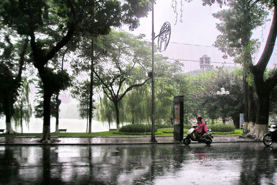 Dự báo thời tiết ngày 4/4: Hà Nội có mưa rào và có nơi có dông