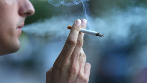 Giới chuyên gia khuyến cáo cai thuốc lá để góp phần phòng chống dịch Covid-19