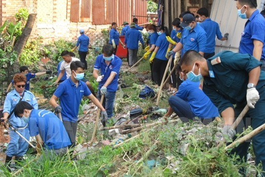 TP. Hồ Chí Minh: Phấn đấu 90% phường, xã, thị trấn không xả rác ra đường và kênh rạch