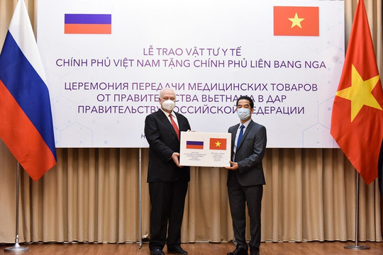 Việt Nam tặng 150.000 khẩu trang kháng khuẩn hỗ trợ Nga chống dịch