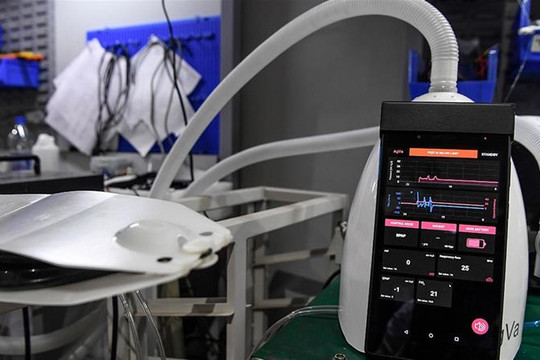 Ấn Độ chế tạo máy trợ thở giá rẻ không cần điện ứng phó với dịch Covid-19