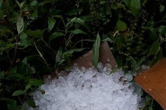 Mưa đá và lốc xoáy gây nhiều thiệt hại ở Lào Cai