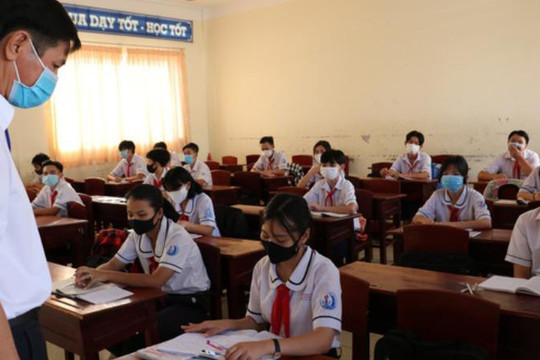 TP. Hồ Chí Minh: Học sinh phải ngồi cách nhau 2m hoặc phải có vách ngăn khi đi học trở lại