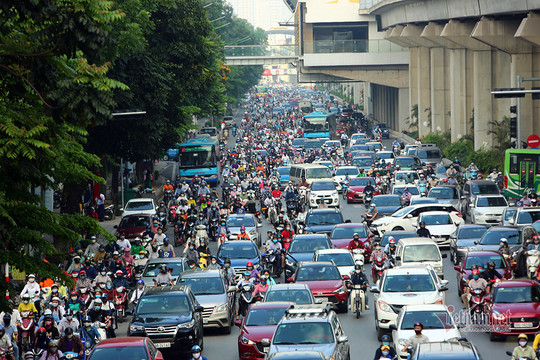Đường phố Hà Nội, TP. Hồ Chí Minh tấp nập sau kỳ nghỉ lễ