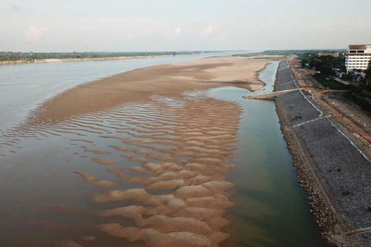 Hạn chế nước chảy từ thượng nguồn dẫn đến thiếu nước ở hạ lưu sông Mê Kông