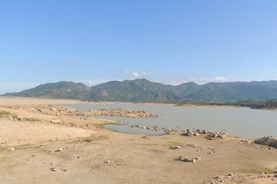Dung tích các hồ chứa xuống thấp kỷ lục, Khánh Hòa lên kịch bản ứng phó hạn hán