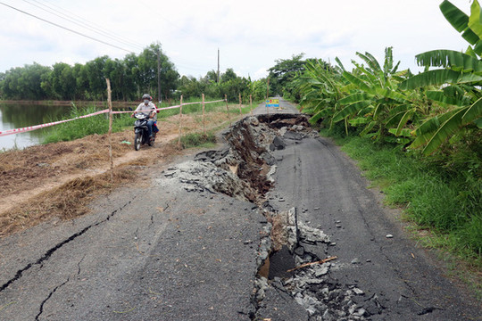 Sụt lún, sạt lở nghiêm trọng tỉnh lộ 965 tại Kiên Giang
