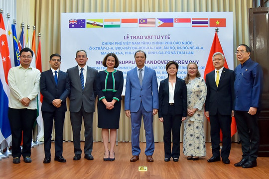 Việt Nam trao hỗ trợ vật tư y tế cho 8 nước châu Á – Thái Bình Dương