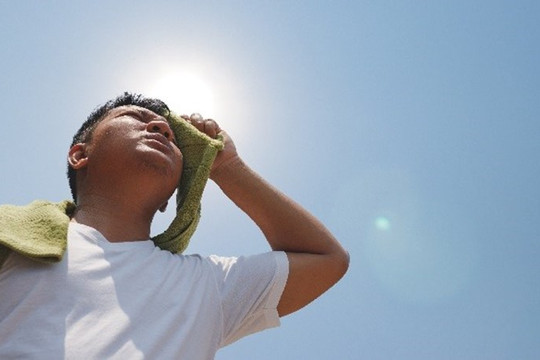 Dấu hiệu và cách xử trí tai biến thường gặp do nắng nóng