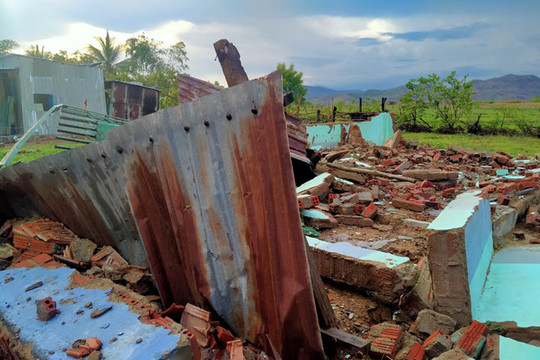 Ninh Thuận: Lốc xoáy làm sập 110 căn nhà ở huyện miền núi