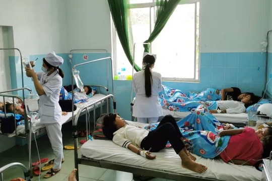 Lâm Đồng: Hơn 130 học sinh nhập viện nghi ngộ độc sau khi ăn bánh mỳ