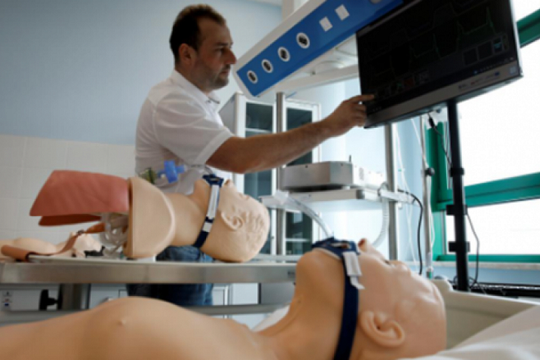 Ba Lan phát minh máy trợ thở có chức năng điều khiển từ xa