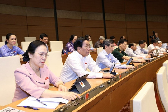 Quốc hội đồng ý cho Hà Nội được tự quyết định tăng phí, lệ phí