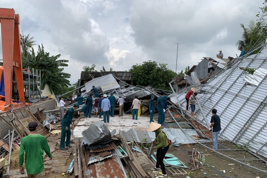 An Giang: Dông lốc làm 171 căn nhà dân bị sập và tốc mái