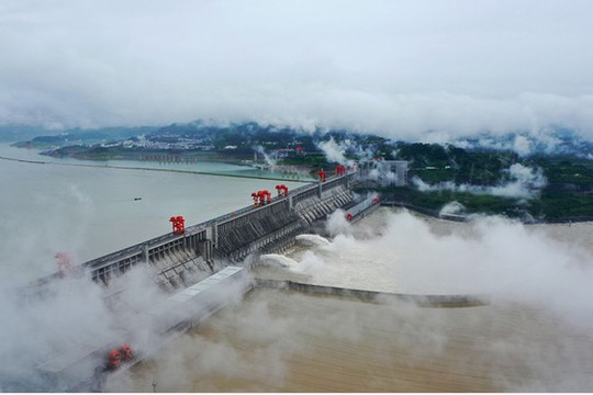 Nước dâng đáng sợ tại đập Tam Hiệp, Trung Quốc phát cảnh báo lũ số 1