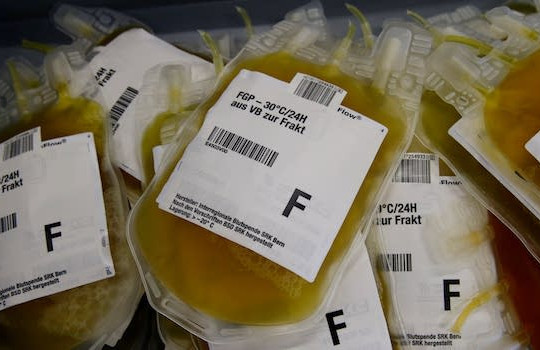 Ấn Độ mở ngân hàng huyết tương đầu tiên dành cho bệnh nhân Covid-19 nặng