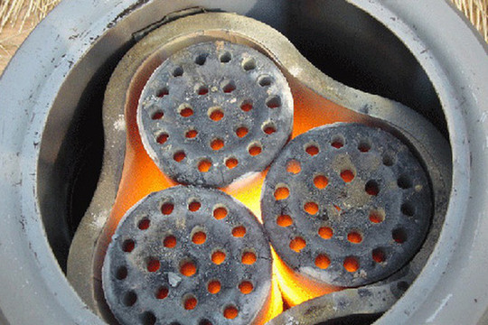 Hà Nội vẫn còn đốt hơn 15.000 bếp than tổ ong mỗi ngày