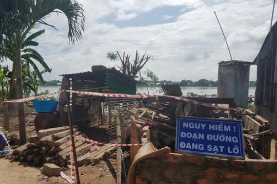 An Giang: Nứt đất bờ sông Hậu, di dời khẩn cấp hàng chục nhà dân
