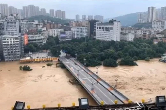 Trung Quốc: Mưa lũ bất thường kéo dài, tỉnh Phúc Kiến đưa ra cảnh báo cao nhất