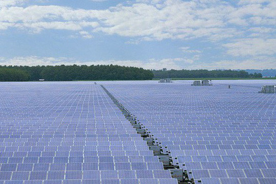 Ấn Độ đưa vào vận hành nhà máy năng lượng mặt trời lớn nhất châu Á