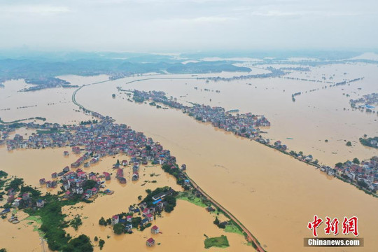 Mưa lũ ở Trung Quốc ngày càng nghiêm trọng, mực nước hàng trăm sông vượt mức báo động
