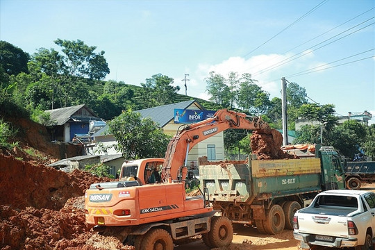 Lai Châu: Nhiều tuyến đường sạt lở, nhà cửa bị lũ cuốn trôi