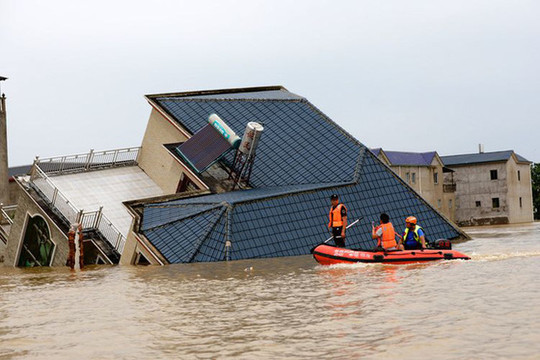 Mưa lũ nghiêm trọng tại Trung Quốc: Hơn nửa miền Nam chìm trong lũ lụt