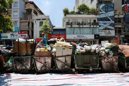 Vụ chặn xe rác ở Nam Sơn: Hà Nội lên phương án phân luồng rác khẩn cấp