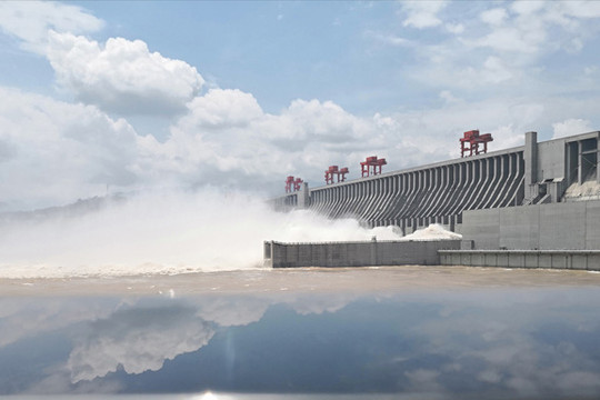 Lũ tiếp tục đổ bộ về sông Dương Tử, Đập Tam Hiệp xả nước đạt mức kỷ lục