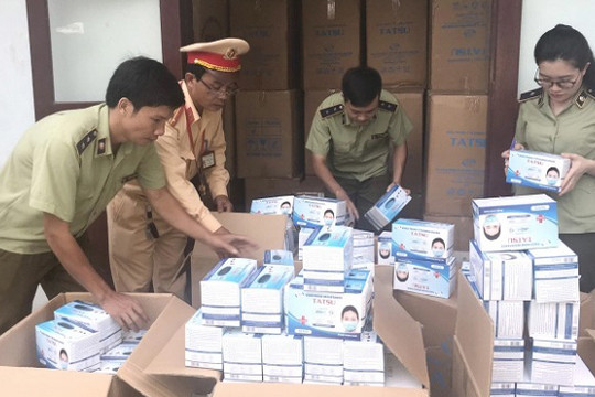Quảng Bình: Phát hiện vụ vận chuyển số lượng lớn khẩu trang y tế  “lậu”