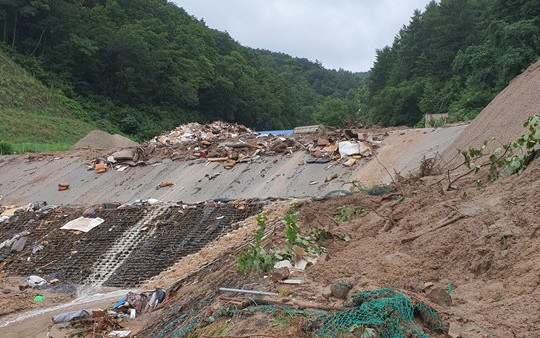 Hàn Quốc: Mưa lớn gây lũ lụt và sạt lở