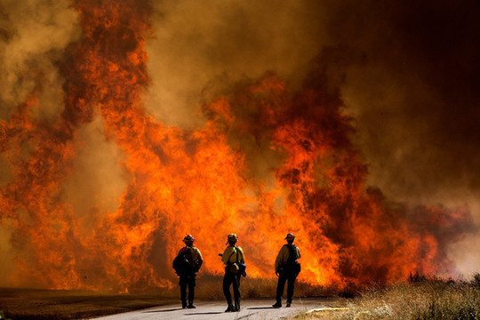 Nam California( Mỹ): Cháy rừng lan nhanh sơ tán gần 8.000 người