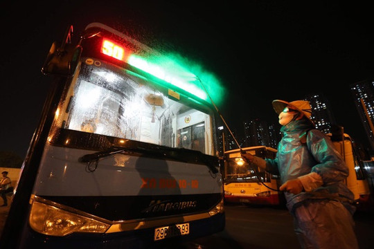 Khử khuẩn toàn bộ hệ thống xe buýt Hà Nội để phòng, chống dịch