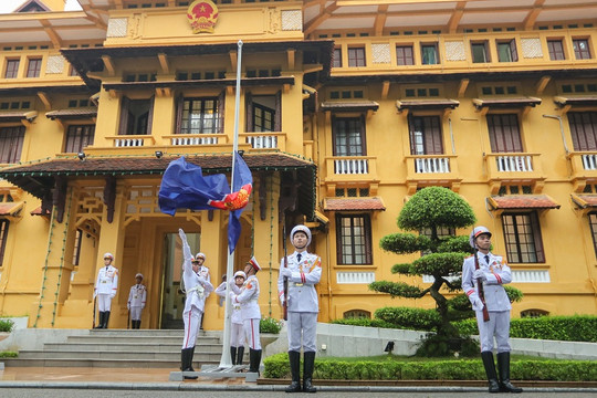 Việt Nam trang trọng tổ chức lễ thượng cờ kỷ niệm 53 năm thành lập ASEAN