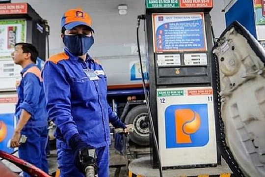 Giá xăng RON 95, dầu diesel giảm nhẹ