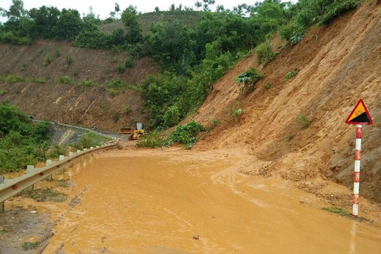 Mưa lớn gây sạt lở, ngập úng nhiều tuyến đường tại Sơn La