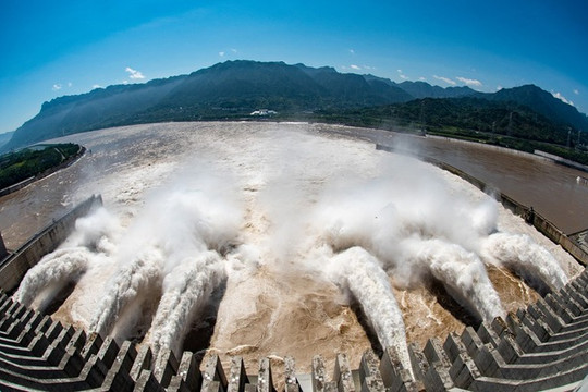 Trung Quốc báo động nước sông Dương Tử ở mức nguy hiểm