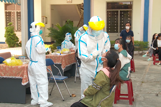 Đà Nẵng: Công dân Phú Yên được xét nghiệm SARS-CoV-2 trước khi hồi hương