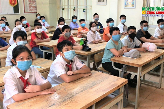 Học sinh Hà Nội tựu trường, ưu tiên phòng chống dịch Covid-19