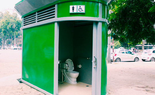 Cần nâng cả chất và lượng nhà vệ sinh công cộng tại Hà Nội