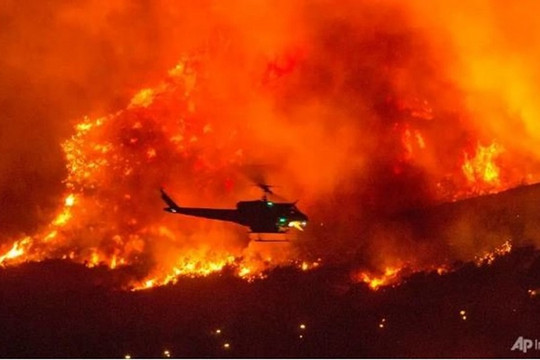 Cháy rừng liên tục hoành hành ở California do nhiệt độ cao