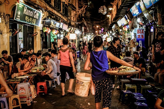 Thúc đẩy kinh tế đêm: Quận Hoàn Kiếm dự kiến cho phép nhiều dịch vụ không giới hạn thời gian