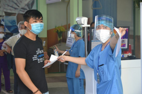 Bệnh viện Đà Nẵng ngày đầu mở cửa đón bệnh nhân trở lại