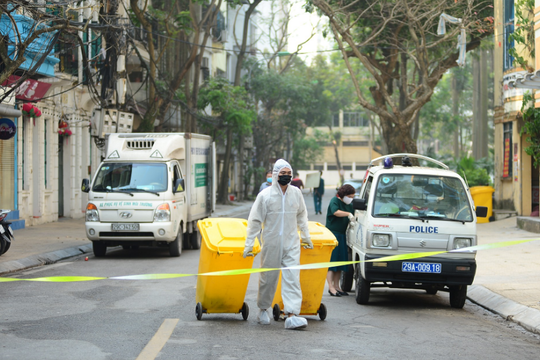 Bảo đảm an toàn và vệ sinh trong thu gom rác tại Hà Nội