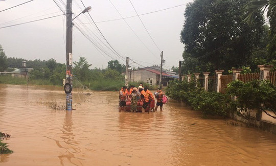 Bình Phước: Lũ đột ngột đổ về thành phố Đồng Xoài, sơ tán dân khẩn cấp