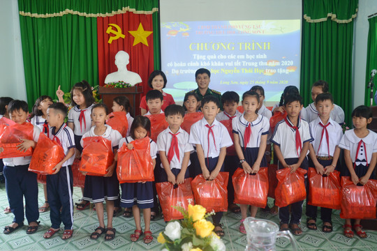 Bà Rịa – Vũng Tàu: Tặng 216 suất quà Trung thu cho trẻ em nghèo