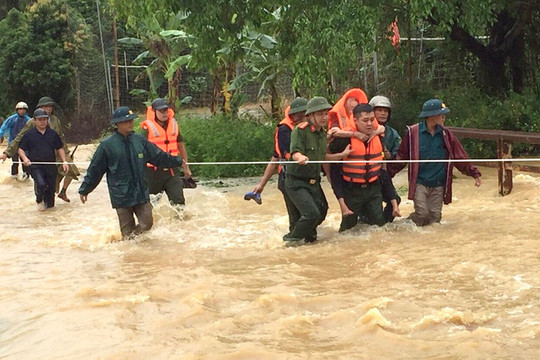 Mưa lớn ở Phú Thọ gây sạt lở đất làm 2 người chết, 7 người bị thương