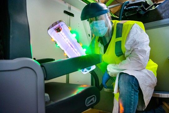 Boeing cấp phép sản xuất đèn cực tím để khử trùng máy bay ngừa COVID-19